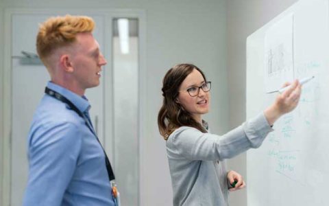 手把手教你成为售前扛把子：让甲方爸爸追着你签单的骚操作