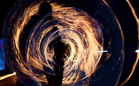 当“人工智能+”邂逅能源：一场从“效率革命”到“生态重构”的能源变革